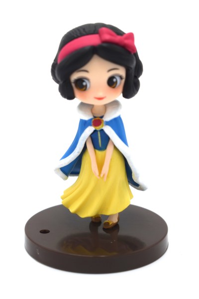 MINI SNOW WHITE WITH COAT - DISNEY Q POSKET