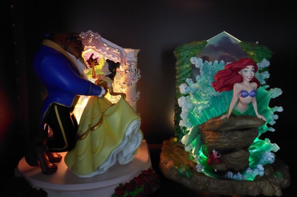 BEAUTY AND THE BEAST LIGHT UP - DISNEY SHOWCASE