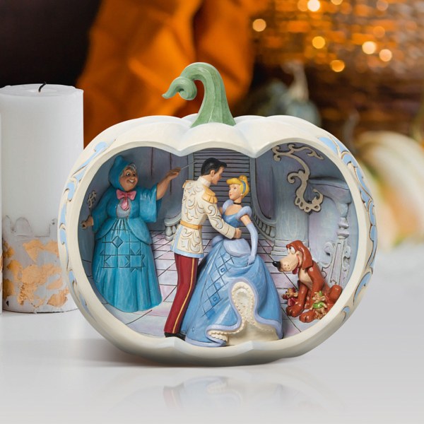 CINDERELLA CARRIAGE MOVIE SCENE - DISNEY TRADITIONS